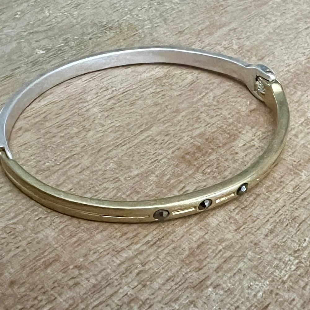 NEW MARLYN SCHIFF Two Tone Crystal Beaded Hinged Bangle Bracelet 7.25”